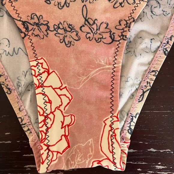 SHAN ROSES BIKINI SET - Picture 11 of 12